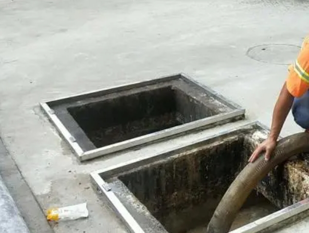 南林乡化粪池清理